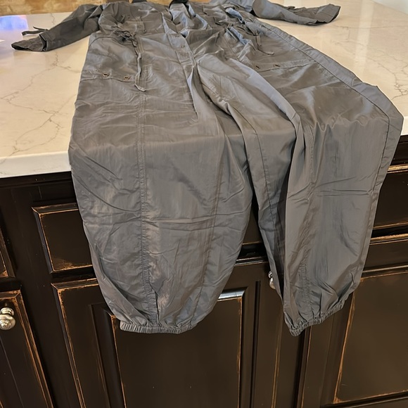 Women’s jumpsuit, silky type material, never worn. - Picture 2 of 8